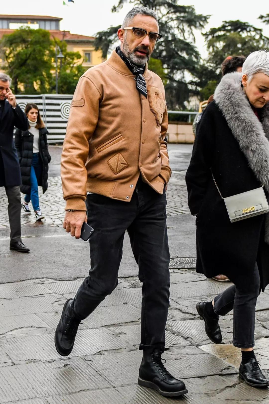 哪款黑色皮靴最好穿,复古白色系皮靴怎么搭配