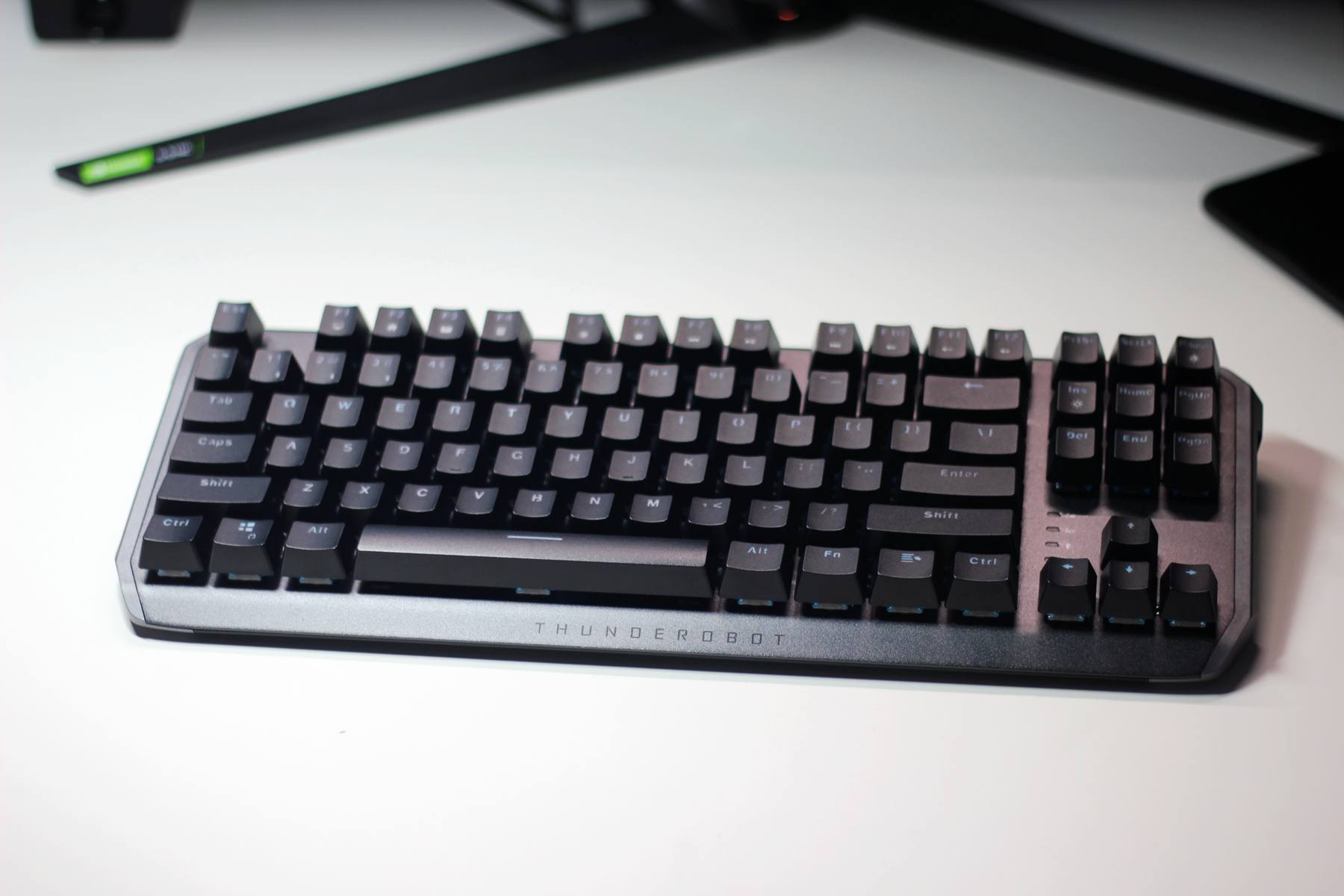 雷神玄龙机械键盘kl5087体验,多功能双头灯二合一复合灯