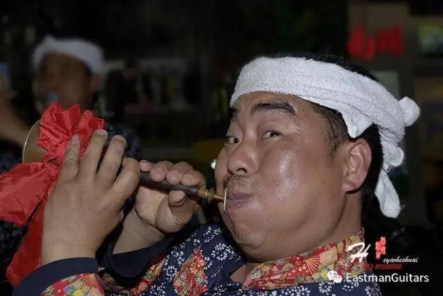 塔卡米尼吉他面板鼓起,吉他面板鼓起要松弦吗