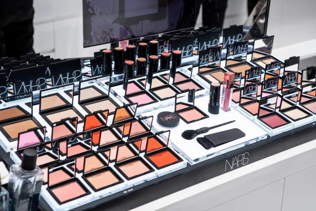 刷爆全网的美妆店空降天津了，到处都是人，大批现场照片被曝光