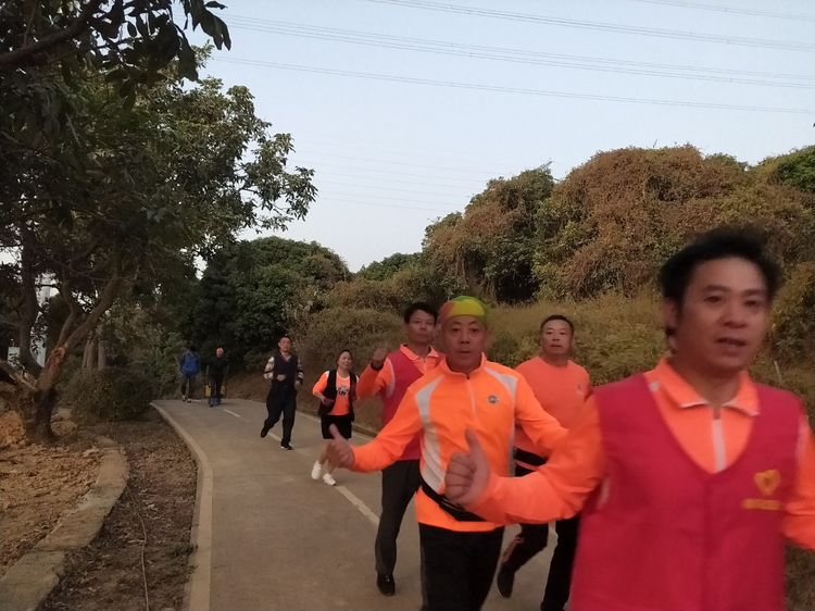 魅力深马，微马同行！六约微马助力深圳国际马拉松