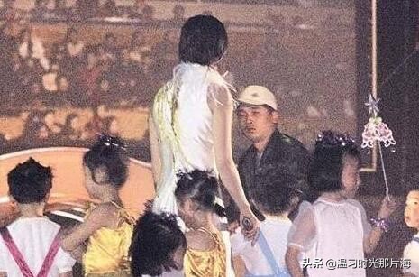 赵薇的男闺蜜是谁,赵薇和男友唱歌