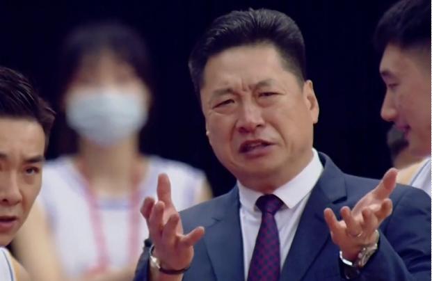 广厦2个违体犯规,单场5犯规