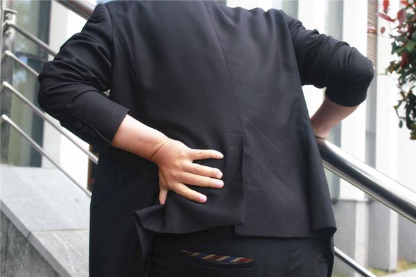 闪腰吃什么药效果好减轻痛苦,闪腰了恢复期会有酸痛吗