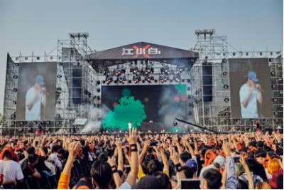 大自然家居X江小白YOLO，全新的碰撞年轻的突破！