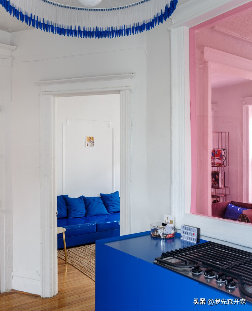 现代简约公寓充满科技感的空间,黑灰现代感极简风公寓设计案例