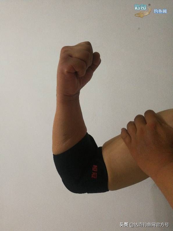 钓草鱼抬竿刺鱼的正确方法,竞技钓鲫鱼正确抬竿刺鱼手法