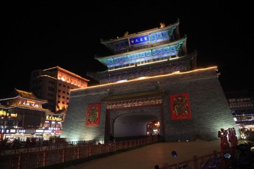 这座城以夜市美食闻名,传承千年彻夜灯火,通明人山人海