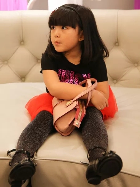 王诗龄戴的珠宝,王诗龄戴卡地亚手镯多少钱