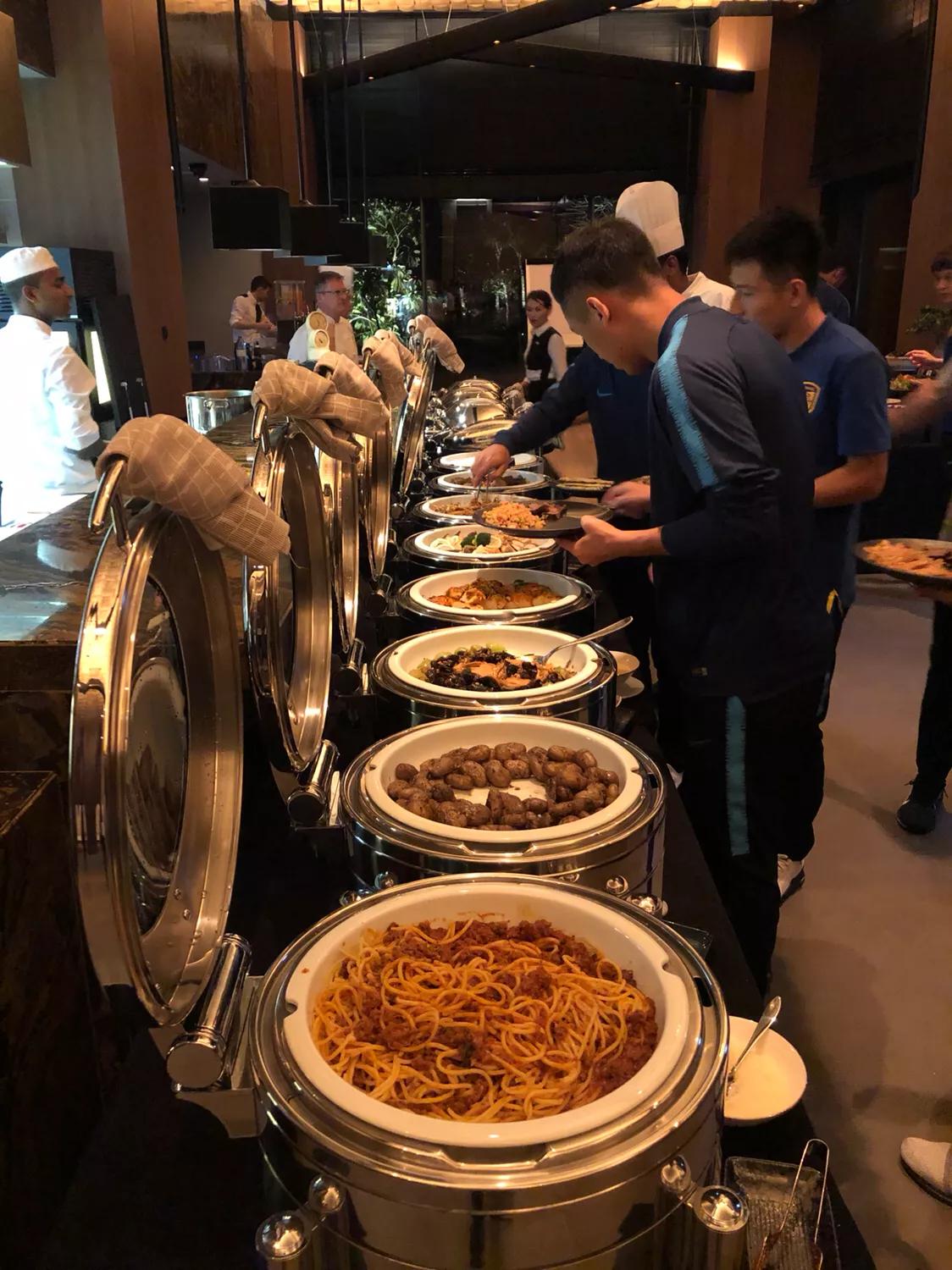 迪拜日记|海边跑步健身房加练！中西式厨师团队全程保障！