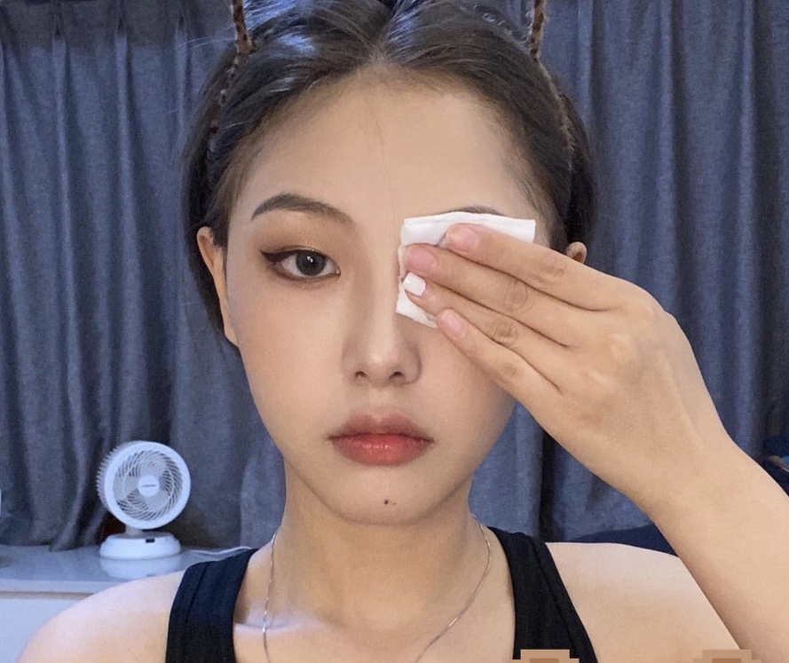 不卸妆真的等于毁容吗？卸妆干货分享，关于不卸妆的那些危害