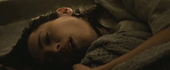 丈夫离奇自杀，竟化作鬼魂留在家中？看一眼镜子，没那么简单……