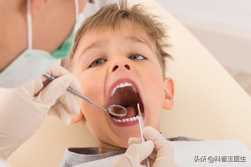 蛀牙快要接近牙神经该怎么办,小孩到了换牙期蛀牙会影响换牙吗