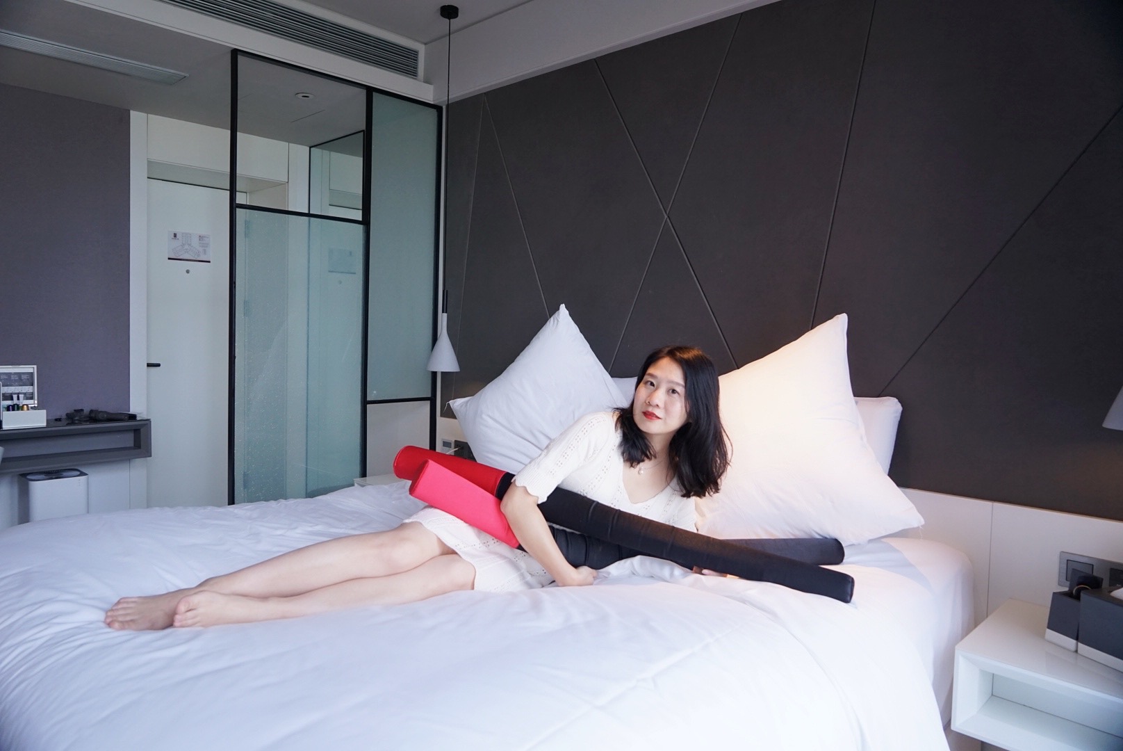 女子在酒店遇到奇葩客人,美女遇到奇葩保镖