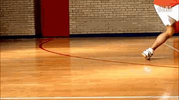 羽毛球步伐基础训练教案,八一队羽毛球教练陈伟华步伐练习