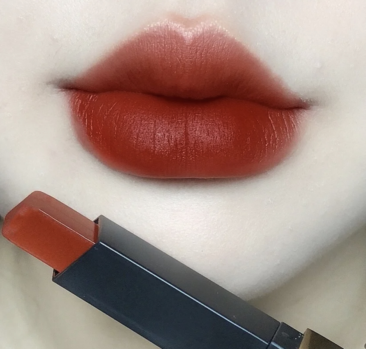 适合素颜又显白的正红色口红,最适合黄皮的10根红色系口红