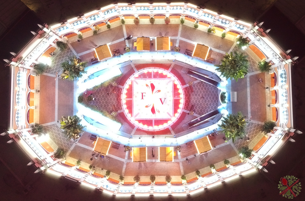 圣诞节就要这样过！在意式小镇边走边吃买不停