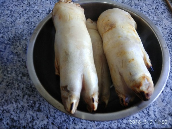 炖猪蹄时做到三不放,炖猪蹄要切不