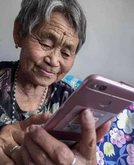 微信土味视频深受老人喜欢，它们是怎么实现赚钱的呢？