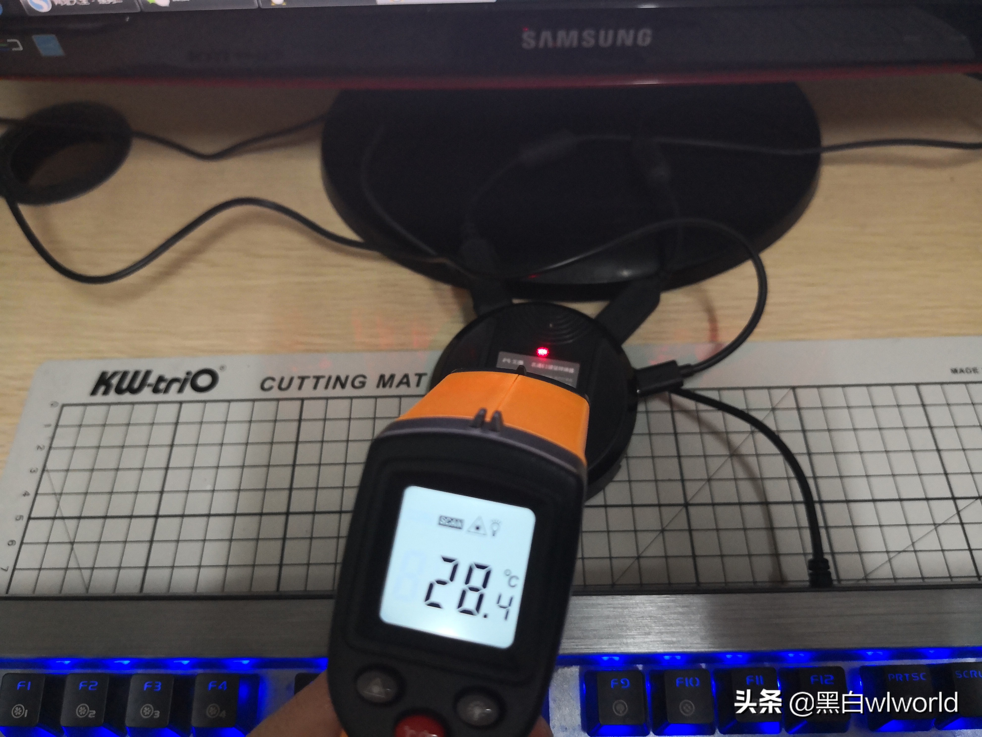 黑匣子助你在和平精英吃鸡如虎添翼，北通E1手游键鼠转换器