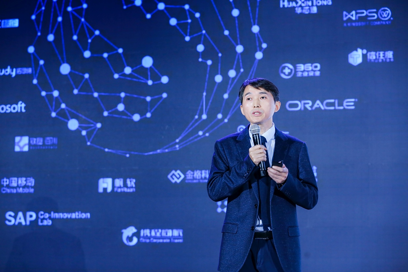 迪柯尼服饰旗舰店渭南,迪柯尼旗舰店服饰