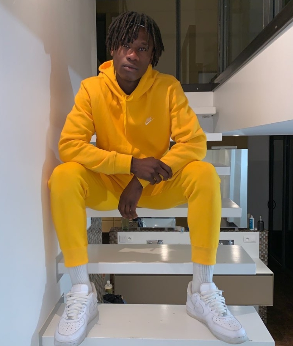 全欧洲都在捧卡马文加，年仅18岁的“青春粉碎机”到底什么来头？