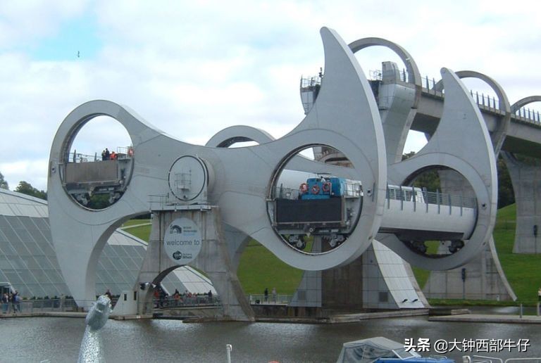 世界上最奇怪的电梯是什么电梯,全世界最快的高速电梯