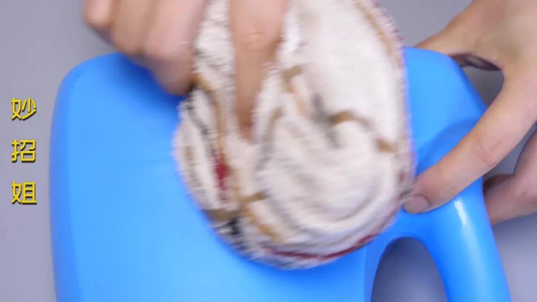 白鞋水洗后发黄,白鞋发黄变脏怎么办