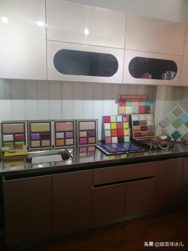 pet材质的橱柜门板好吗,橱柜门板表面几毫米透明材质