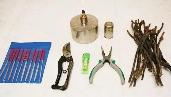 鸡血藤手镯是什么东西制作的,鸡血藤手镯用的是根部还是枝干