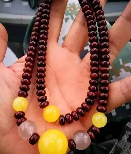 沉香手串包浆好还是不包浆好,怎样分辨包浆和不包浆的手串