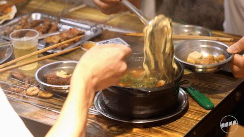 藏在巷子里的特色烧烤,老街里烧烤青岛