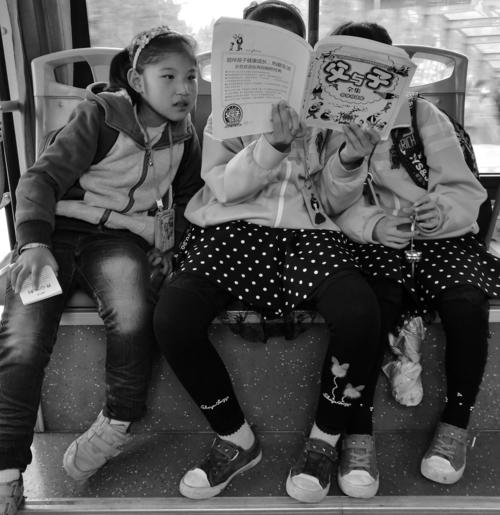 孩子在学校被嘲笑怎么给老师说,孩子在学校被取笑该怎么回击