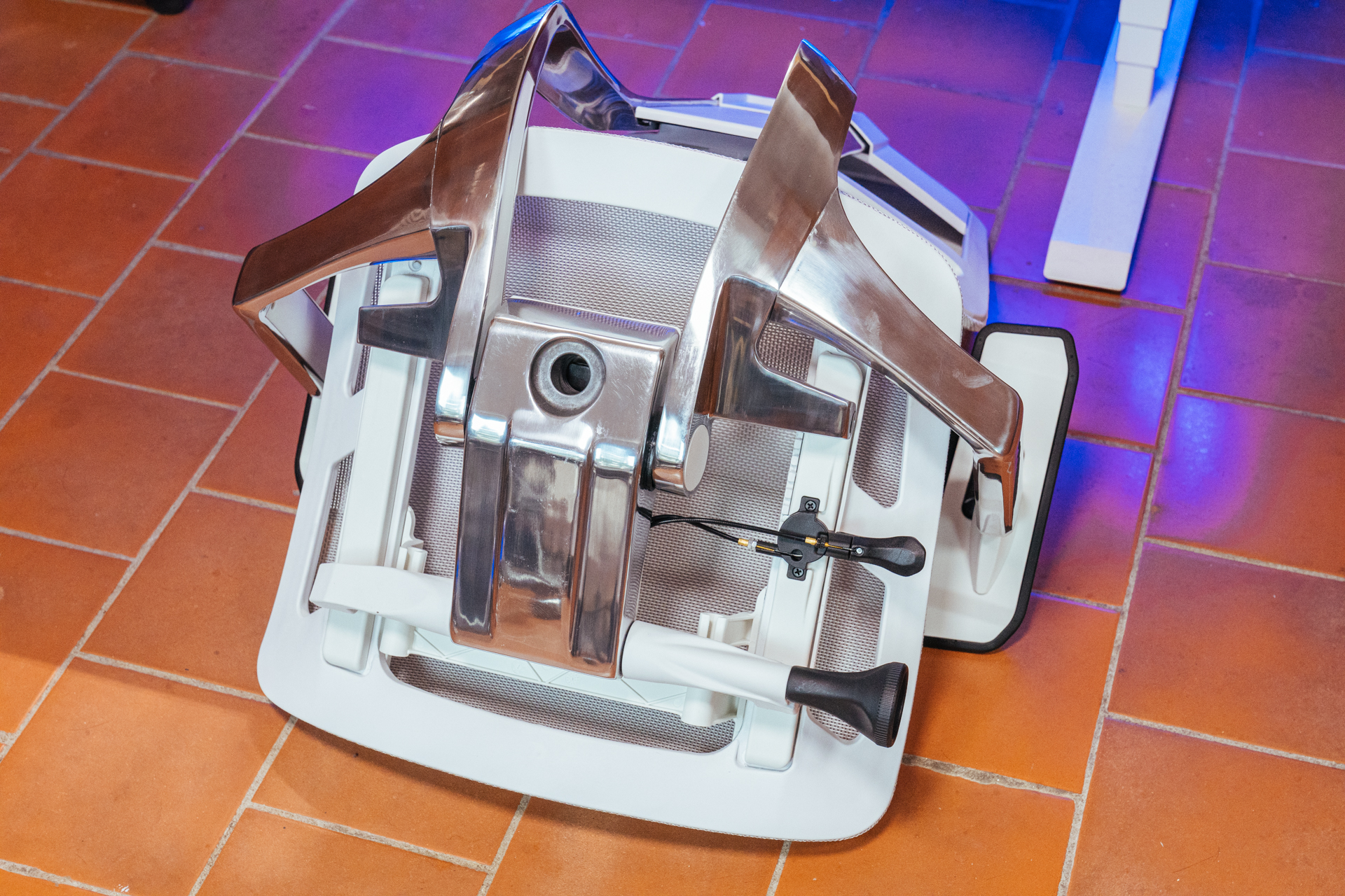 人体工学椅怎么选？不选贵的，只选对的：达宝利摩登Modern评测