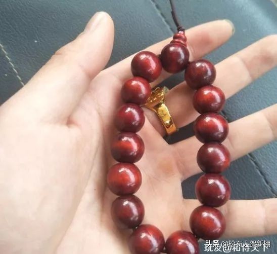 买回来的小叶紫檀,小叶紫檀买回来是黑的盘红了