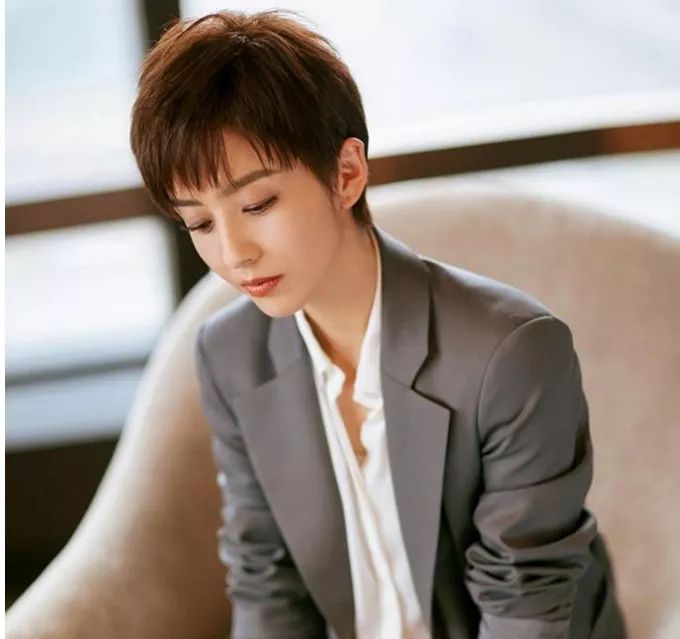 佟丽娅同款化妆品,阿玛尼满天星佟丽娅同款