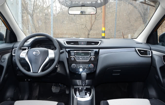 逍客勇夺15万级合资suv销量冠军,日产逍客2017领先版