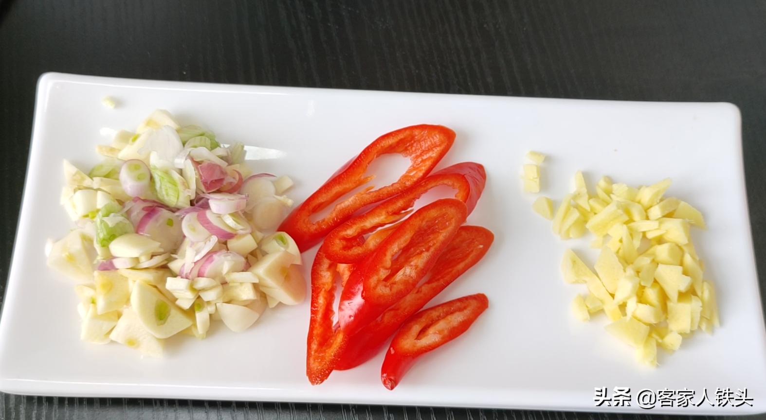 土豆和鸡肉鱼肉鸭肉一起炒,鱼肉土豆国色天香的做法