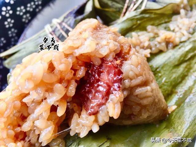 如何煮粽子粽子要煮多长时间,煮粽子用啥水煮最正确的方法