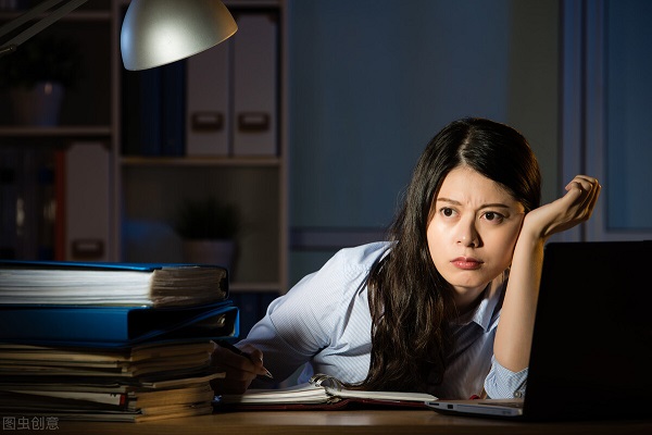 熬夜脸上长痘痘怎么快速消除痘痘,脸上长痘痘贴痘痘贴管用吗