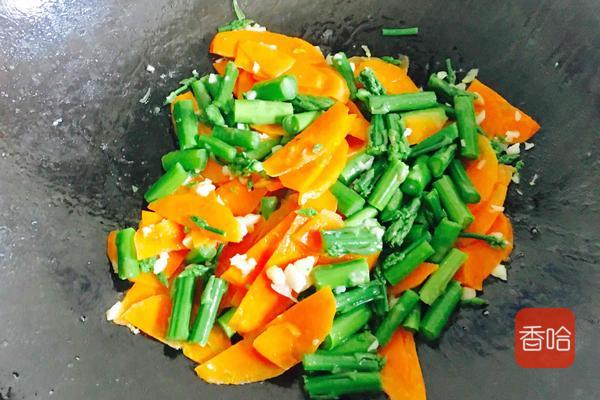 它是“蔬菜之王”，价格虽贵，遇见总要买，清热减肥，春天最鲜嫩