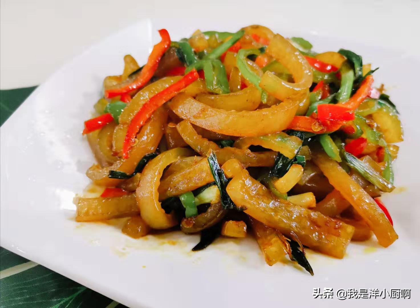 下酒菜脆爽猪皮,猪皮这么做再也不用买下酒菜了