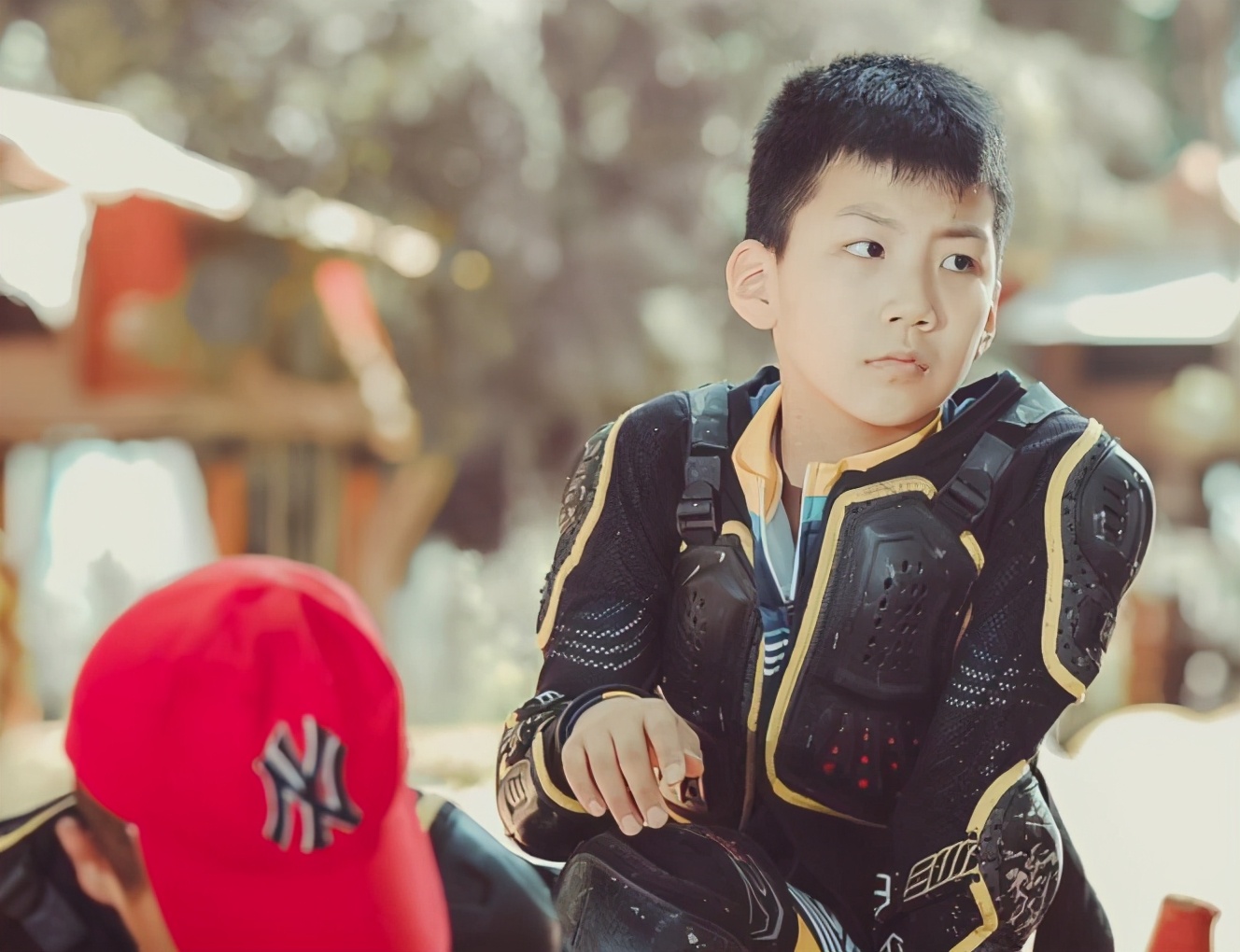 胡军为儿子庆生康康暖男初长成,胡军儿子康康多高