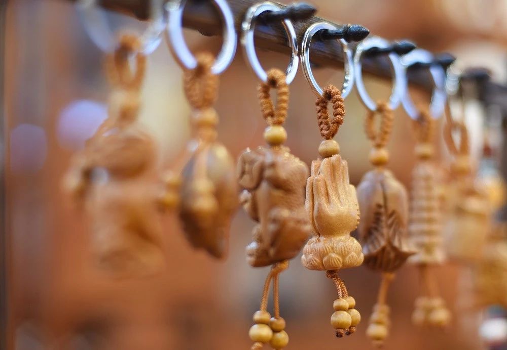 “千门万户曈曈日，总把新桃换旧符”，感悟千年桃木文化