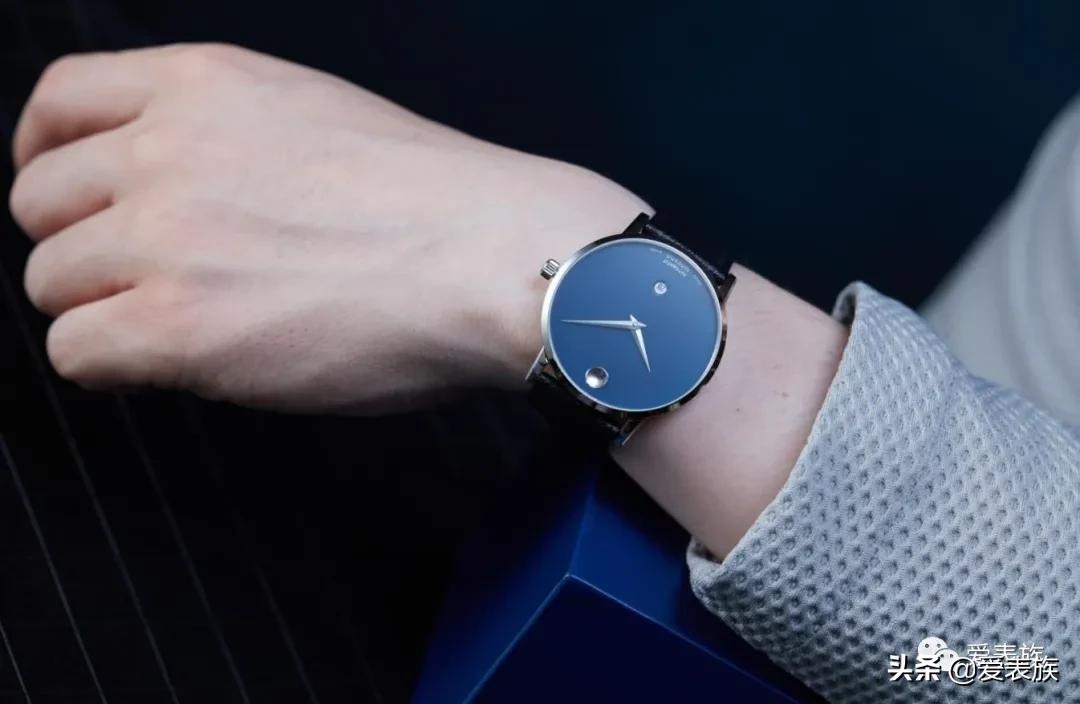 将简约注入腕表灵魂，它诠释了对时间独特的见解