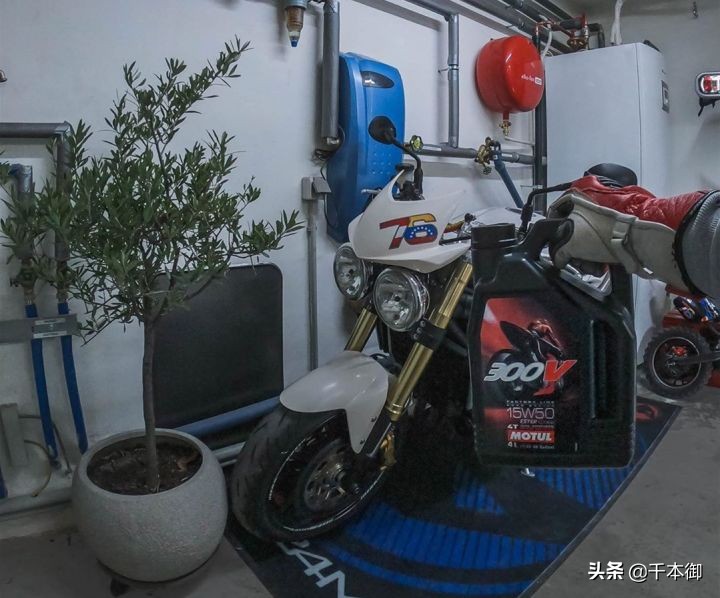 汽车机油能直接用吗,汽车机油可以给摩托车用吗