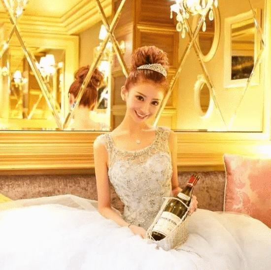 日本第一女公关年入2亿,日本公关第一人