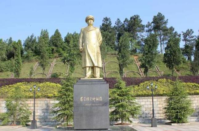 苍松翠柏忠魂不朽,历史上元帅的墓在哪里