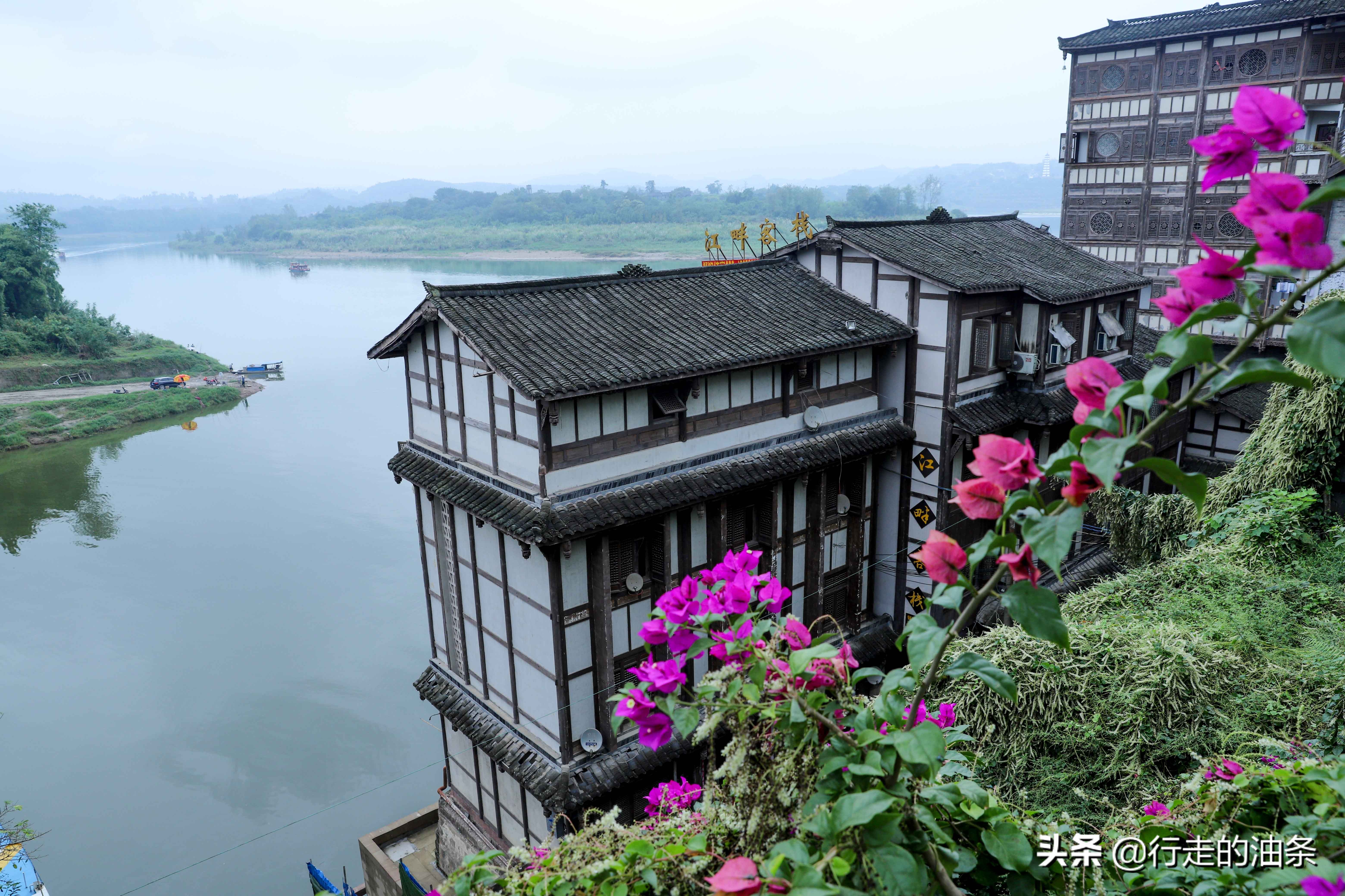 重庆旅游打卡老街磁器口,重庆自驾凤凰古城游记