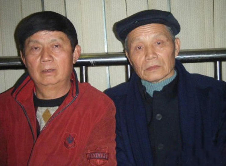 成龙给同父异母的哥哥们多少钱,国际巨星成龙有几个妻子和儿女